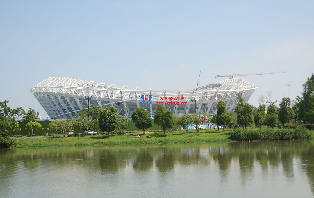 無(wú)錫奧體中心體育場(chǎng)ETFE膜首吊成功，太湖畔將閃耀“生態(tài)之光”