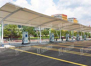 充電樁膜結(jié)構(gòu)車棚有什么特點(diǎn)？為何如此受歡迎？