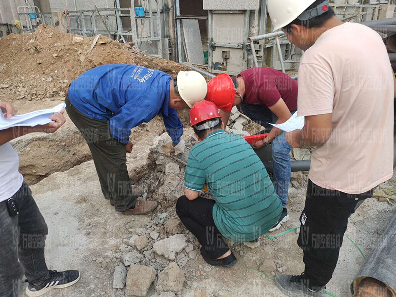 新泰卓越·財(cái)富廣場(chǎng)膜結(jié)構(gòu)項(xiàng)目鋼結(jié)構(gòu)開始安裝