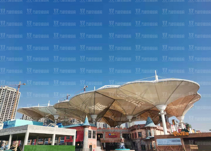 PTFE膜結(jié)構(gòu)建筑材料由什么組成？PTFE膜結(jié)構(gòu)材料有哪些特性？