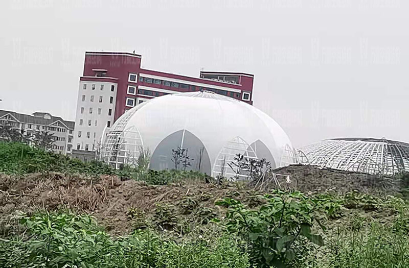 四川彭山訓(xùn)練基地（一期）膜結(jié)構(gòu)項目膜結(jié)構(gòu)安裝中