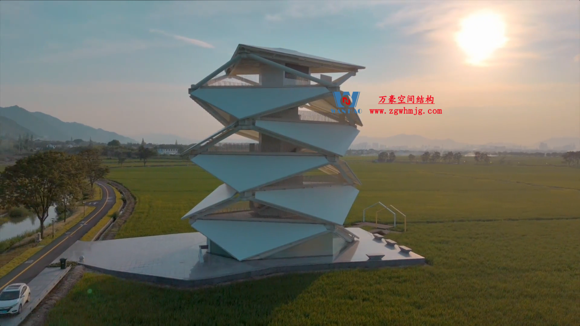 愜意的生活，像風(fēng)，像云，肆意的揮灑在田間風(fēng)景之中！