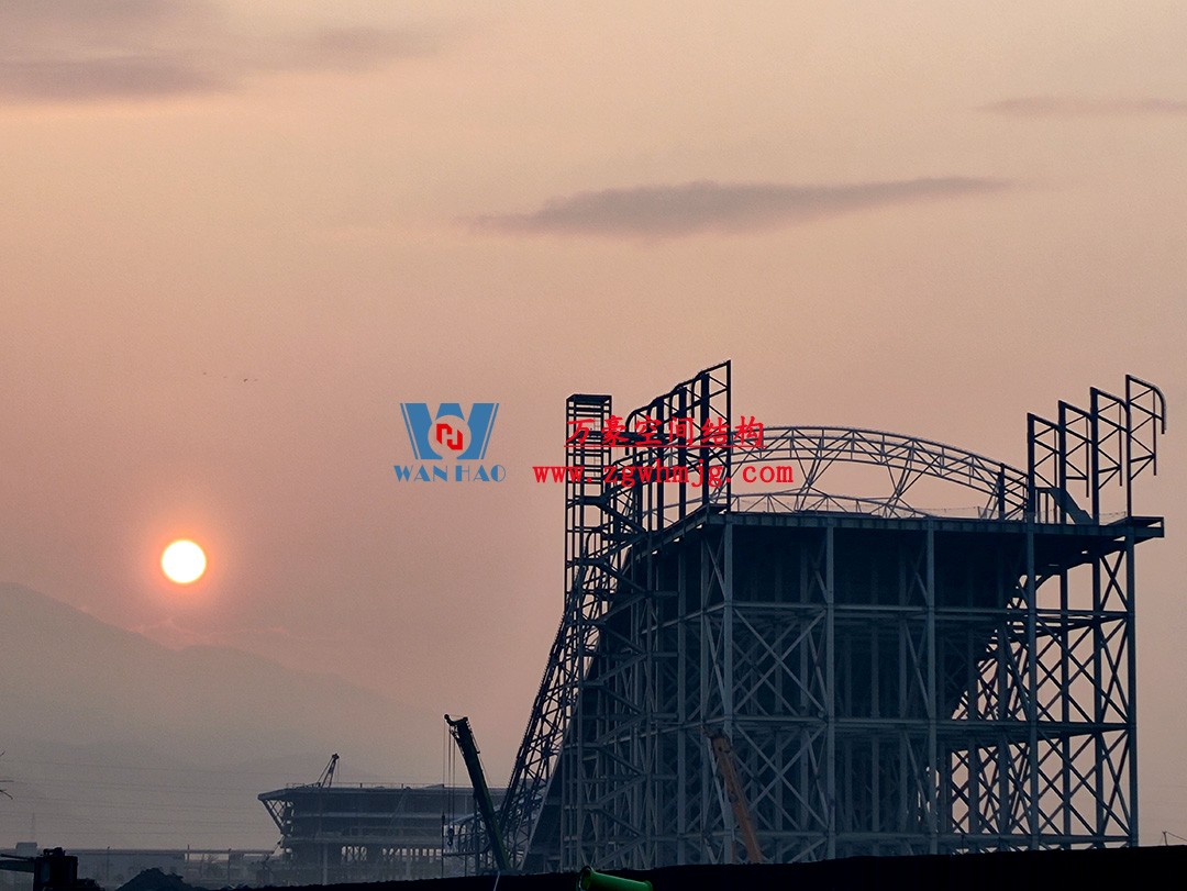 馭風(fēng)逐沙，織就賽道美學(xué)——比亞迪紹興嵊州賽車場干拔沙坡觀景平臺鋼膜結(jié)構(gòu)