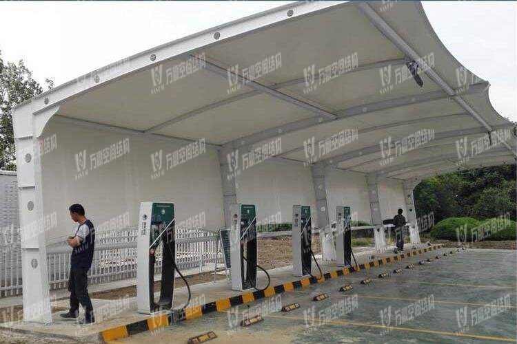 充電樁膜結(jié)構(gòu)車棚有什么特點？為何如此受歡迎？